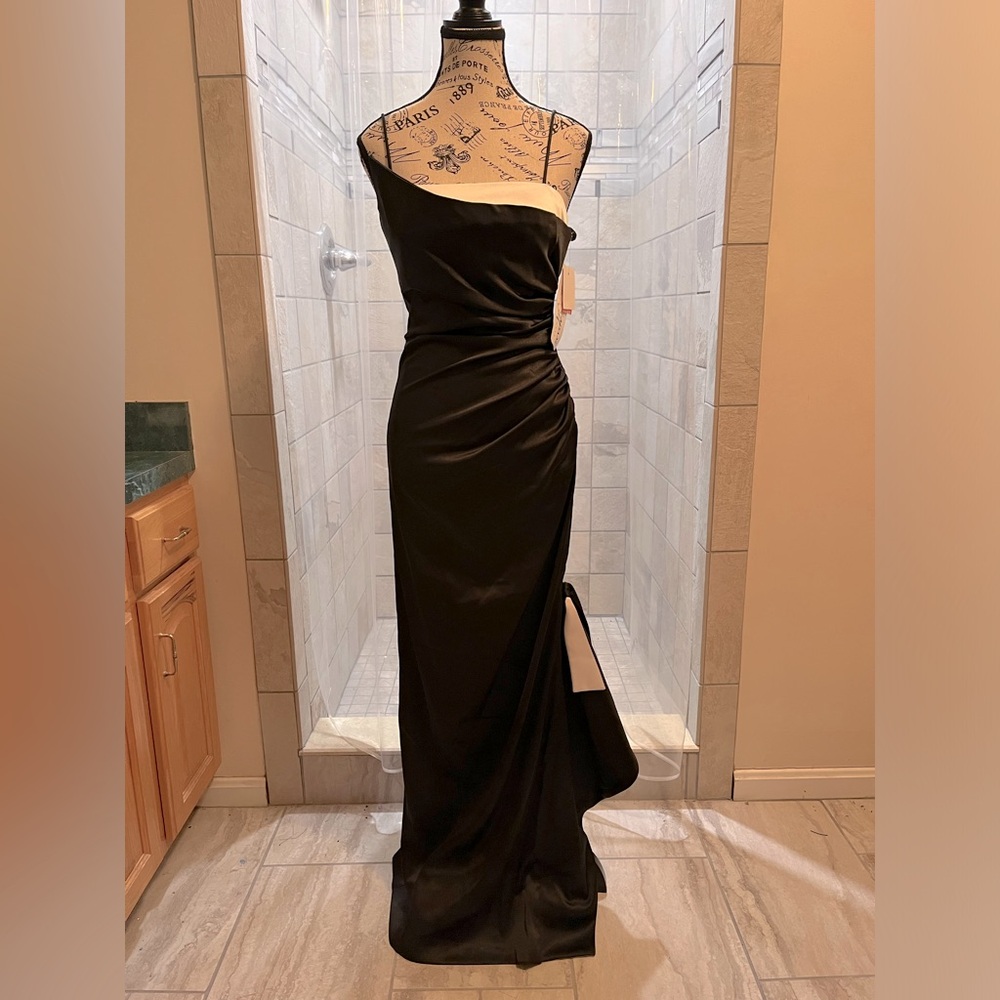 NEW Bkack and White Gown: Size 6 - Picture 1 of 4